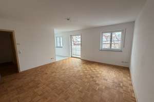 Helle, ruhige & renovierte 1.5 Zimmer Wohnung mit neuer Küche, Südbalkon & TG direkt am Olympiapark