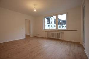 SCHÖNE HELLE RENOVIERTE 2 ZIMMER WOHNUNG IM HERZEN VON ELLER, LAMINAT, BALKON – Gumbertstraße 183, 40229 Eller, Düsseldorf – Vorschaubild 4
