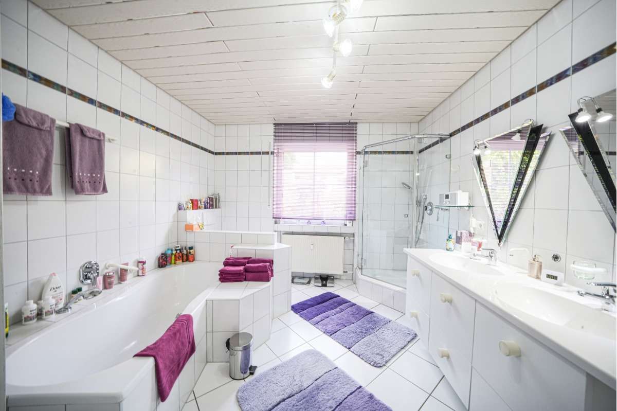 Immobilie in Poppenhausen - Sehr gepflegtes, freistehendes Mehrfamilien- / Generationenhaus, zur Eigennutzung und Kapitalanlage - Bild 9