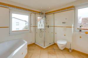 Großzügiges und möbliertes Haus mit großem Garten, Kamin und Sauna in Garching – 85748 Garching bei München – Vorschaubild 2