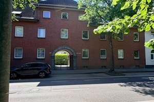 Wohnen, wo andere spazieren gehen! Frisch renoviertes Raumwunder mit Stadtwald-Blick & Gartenmitnutz