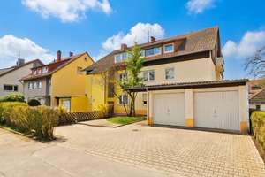 3 Wohneinheiten unter einem Dach – attraktives Wohnhaus mit Garten, Garagen und Stellplätzen in F – Die vollständige Adresse der Immobilie erhältst du vom Anbieter., 70794 Filderstadt – Vorschaubild 1