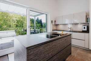 Eine Wohnung mit Charakter: Penthouse in naturnaher Lage – Die vollständige Adresse der Immobilie erhältst du vom Anbieter., 79100 Günterstal, Freiburg im Breisgau – Vorschaubild 2