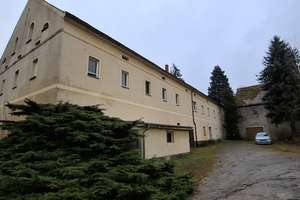 Wohnhaus in Markersdorf- drei Wohnungen im OG, Gewerberaum im EG – Die vollständige Adresse der Immobilie erhältst du vom Anbieter., 2829 Markersdorf – Vorschaubild 1