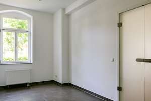 Sofort bezugsbereite Altbauwohnung mit eigenem Garten, Terrasse und Fernwärme  – Die vollständige Adresse der Immobilie erhältst du vom Anbieter., 1309 Striesen-Ost, Dresden – Vorschaubild 7