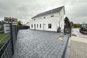 Moderne Doppelhaushälfte mit Garten, Terrasse und zwei Balkonen – Wendhäuser Weg 12, 38108 Volkmarode, Braunschweig – Vorschaubild 1