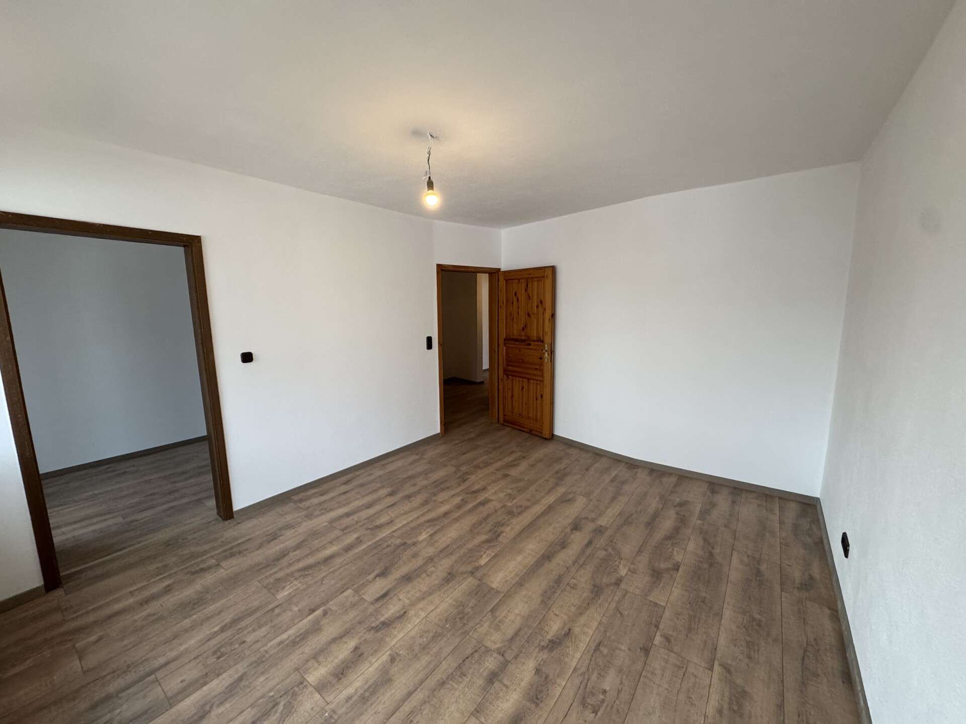 Immobilie in Weilburg - Großes Grundstück mit zwei renovierten Einfamilienhäuser und einer Einliegerwohnung vor Weilburg! - Bild 7