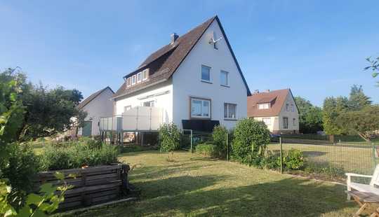 Bild von Zweifamilienhaus mit großen Grundstück Haus