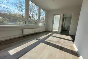 Frisch renovierte 3-Zimmer-Wohnung mit Balkon und Aufzug! – Philosophenweg 4, 45279 Freisenbruch, Essen – Vorschaubild 1