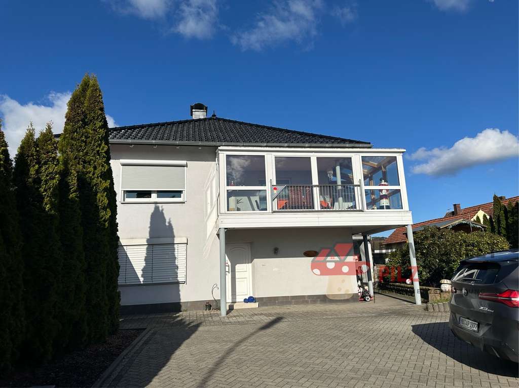 Immobilie in Sinntal - Exklusives Familiendomizil mit Einliegerwohnung, Pool und weitläufigem Grundstück - Bild 0