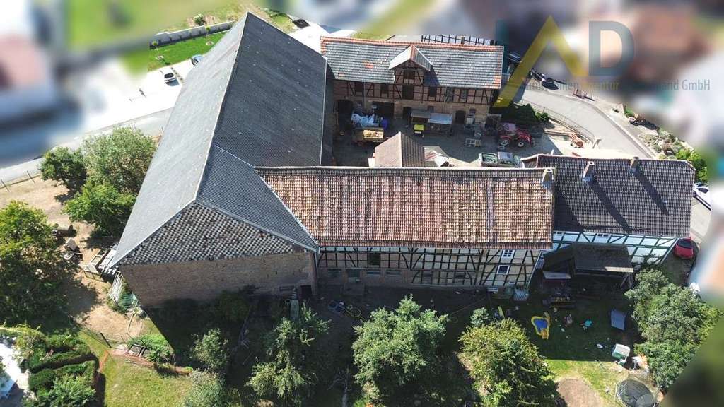 Immobilie in Fritzlar - Einzigartiger Dreiseitenhof in Fritzlar Haddamar: Ihr Traum-Pferdehof oder Bauernhof wartet! - Bild 0