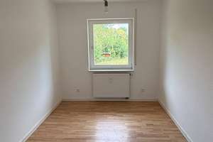Helle 4-Zimmer-Wohnung mit Balkon, Garage und Stellplatz in ruhiger Randlage von Leingarten – Schalkweg 23, 74211 Leingarten – Vorschaubild 7