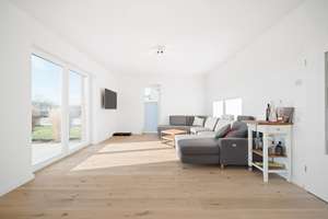 Repräsentatives und energieeffizientes Einfamilienhaus in ruhiger Feldrandlage – Die vollständige Adresse der Immobilie erhältst du vom Anbieter., 24235 Laboe – Vorschaubild 22