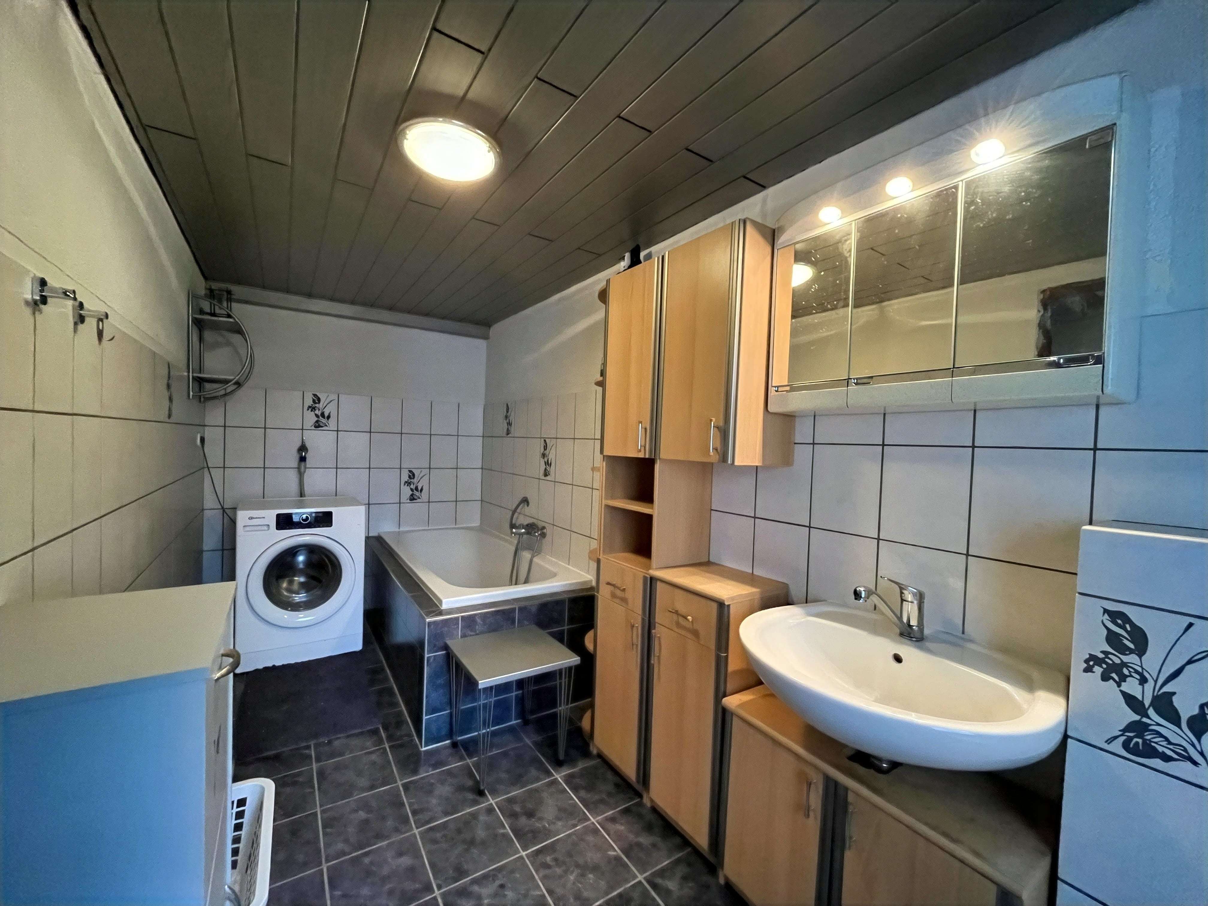 Immobilie in Schenkelberg - Geräumiges Einfamilienhaus für Selbermacher und Alleskönner! - Bild 3