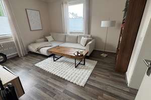 Komplett sanierte 2-Zimmer-Wohnung mit neuem Bad im 1. OG 