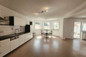 Schöne 2-Zimmer-Wohnung mit großer  Terrasse, EBK   