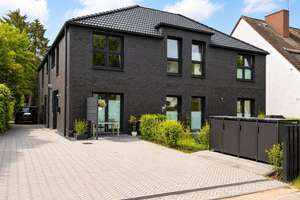 Neuwertige Doppelhaushälfte in Hamburg-Oldenfelde | 157 m² · 6 Zimmer · Südwest-Garten