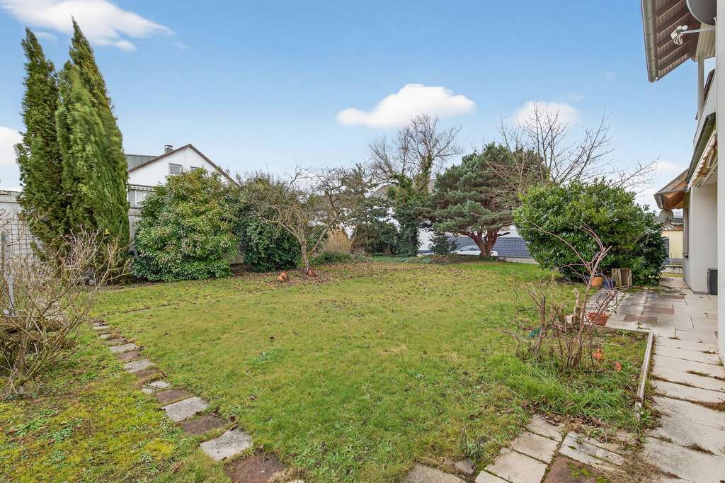 Immobilie in Durmersheim - Provisionsfrei! Vielfältig nutzbares ZFH mit großem Grundstück und Ausbauoptionen in Durmersheim! - Bild 2