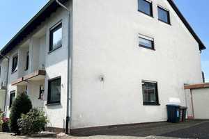 Charmantes Reihenendhaus mit Garage, Stellplatz & großem Garten! – Main-Taunus-Kreis – Vorschaubild 1