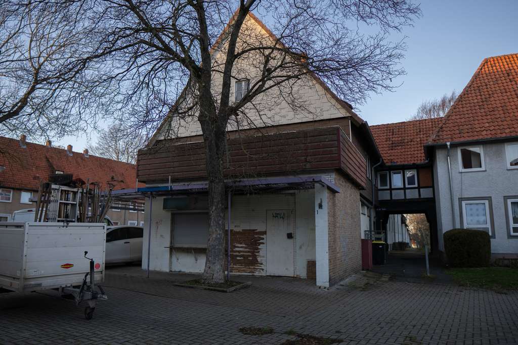 Immobilie in Salzgitter - Mehrfamilienhaus mit Gewerbeeinheit in Salzgitter- Gebhardshagen - Bild 1