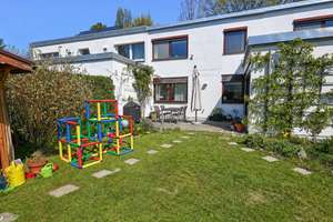 Charmantes Reihenhaus mit Kamin und ruhigem Südgarten in Toplage Solln