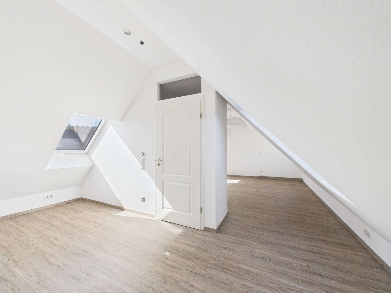 Immobilie in Rednitzhembach - Ein Zuhause zum Verlieben – exklusives Einfamilienhaus mit Pool & Wellness in Rednitzhembach! - Bild 2