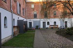 Modernes Reihenhaus im kernsanierten Hofensemble mit Wärmepumpe und langfristigem Mietverhältnis – Die vollständige Adresse der Immobilie erhältst du vom Anbieter., 4249 Großzschocher, Leipzig – Vorschaubild 2