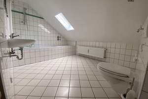 Helle 4-Zimmer Dachgeschosswohnung in Regensburg-Ost – Die vollständige Adresse der Immobilie erhältst du vom Anbieter., 93055 Ostenviertel, Regensburg – Vorschaubild 2