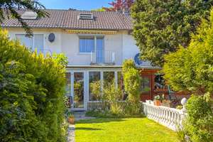 Sonniges Reihenmittelhaus mit beheiztem Wintergarten und Garage