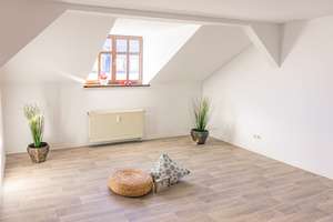 3-Raum-Dachgeschosswohnung mit Badewanne