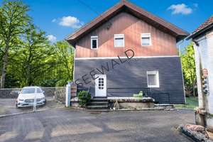 Traumhaftes Fachwerkhaus mit viel Platz: Großer Garten, Doppelgarage und moderner Komfort