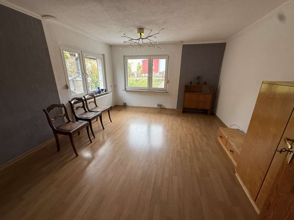 Immobilie in Sömmerda - Einfamilienh. mit  1867 m² Grundstück  u. zwei kleineren Gebäuden zu  verkaufen! - Bild 2
