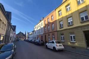 2 Mehrfamilienhäuser, 6 Wohnungen, denkmalgeschützt, riesiger Garten (A381K)