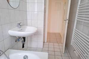 Sanierte 3,5 Zimmer-KDB Wohnung (ca. 70 qm) mit Einbauküche und Balkon / Holsterhausen – Bunsenstr. 77, 45145 Holsterhausen, Essen – Vorschaubild 6