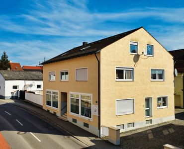 drei Wohneinheiten, ein Gewerbe, 6 Garagen, 5 Stellplätze, ein genehmigtes Loft ein Preis!!!