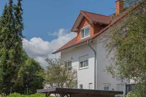 Ruhig am Feldrand wohnen: Haus-im-Haus mit Terrasse, Garten, Aussichtssbalkon, Carport & EBK – Die vollständige Adresse der Immobilie erhältst du vom Anbieter., 35789 Weilmünster – Vorschaubild 2