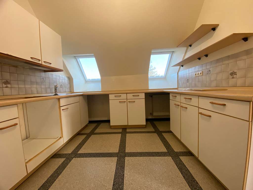 Immobilie in Ottobeuren - Wohnen mit Charakter: Maisonettewohnung mit Galerie & Sichtbalken - Bild 3