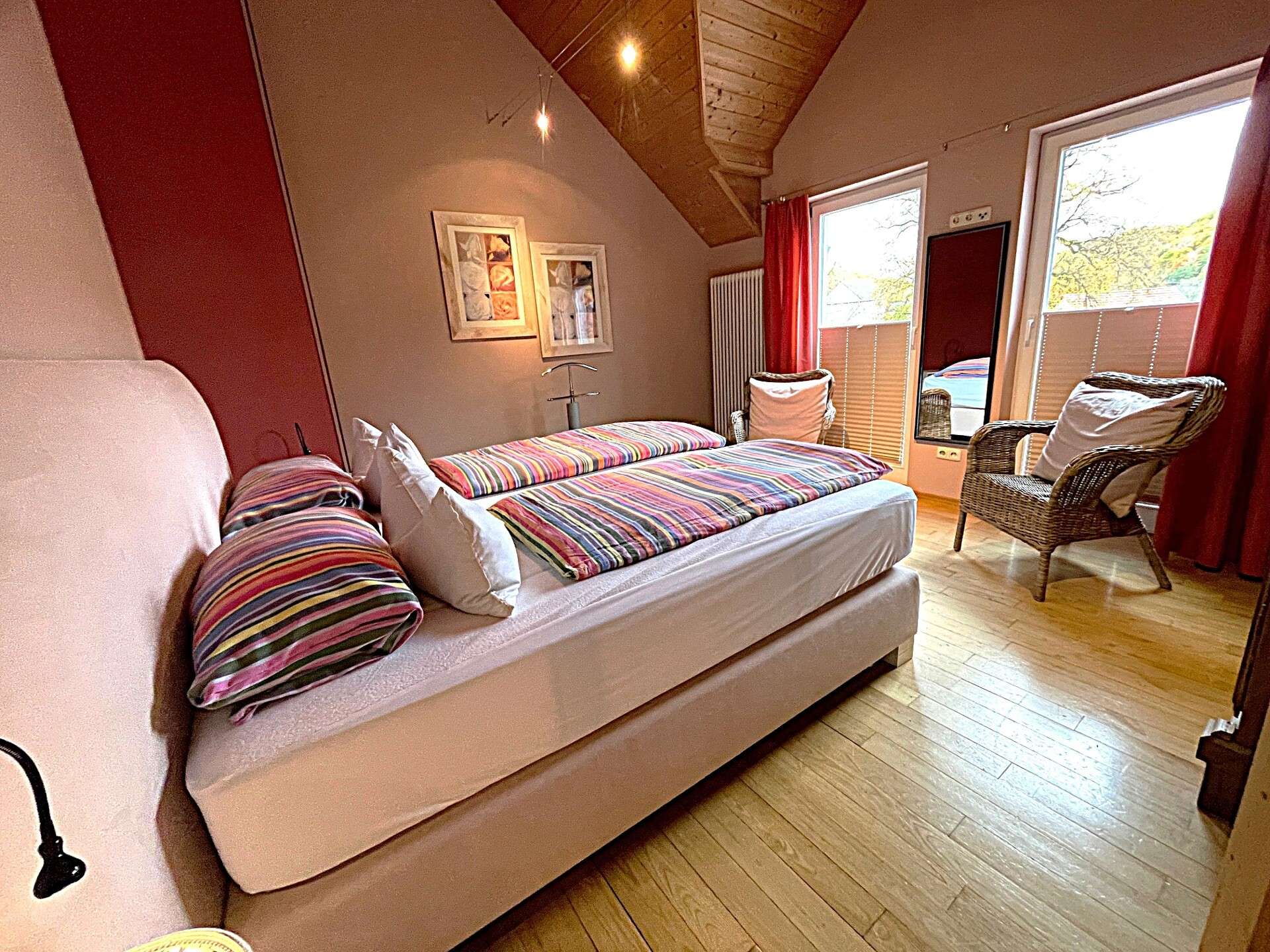 Immobilie in Üxheim - Wohnen Sie da, wo andere Urlaub machen
1 Haus und 1 Wohnung  mit Doppelgarage
stilvoll - gemütlich - Bild 5