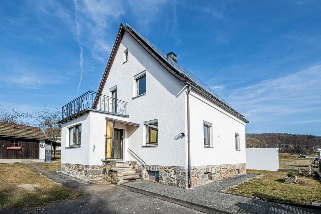 Immobilie in Waldmünchen - Zentrumsnah: Charmantes Einfamilienhaus mit großem Garten - Bild 3