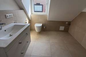Maisonette-Dachgeschosswohnung – Erstbezug nach Eigennutzung, Tiefgarage, Lift – Wüstensteiner Straße 15, 81243 Aubing-Süd, München – Vorschaubild 15