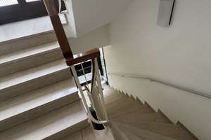 Frisch renovierte 3 Zimmer Wohnung mit Balkon und TG wartet auf Sie – Die vollständige Adresse der Immobilie erhältst du vom Anbieter., 65189 Südost, Wiesbaden – Vorschaubild 3