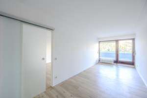 Charmante und helle 2-Zimmer-Wohnung mit Balkon in Westausrichtung gelegen in Hamburg Rahlstedt – Die vollständige Adresse der Immobilie erhältst du vom Anbieter., 22147 Rahlstedt, Hamburg – Vorschaubild 3