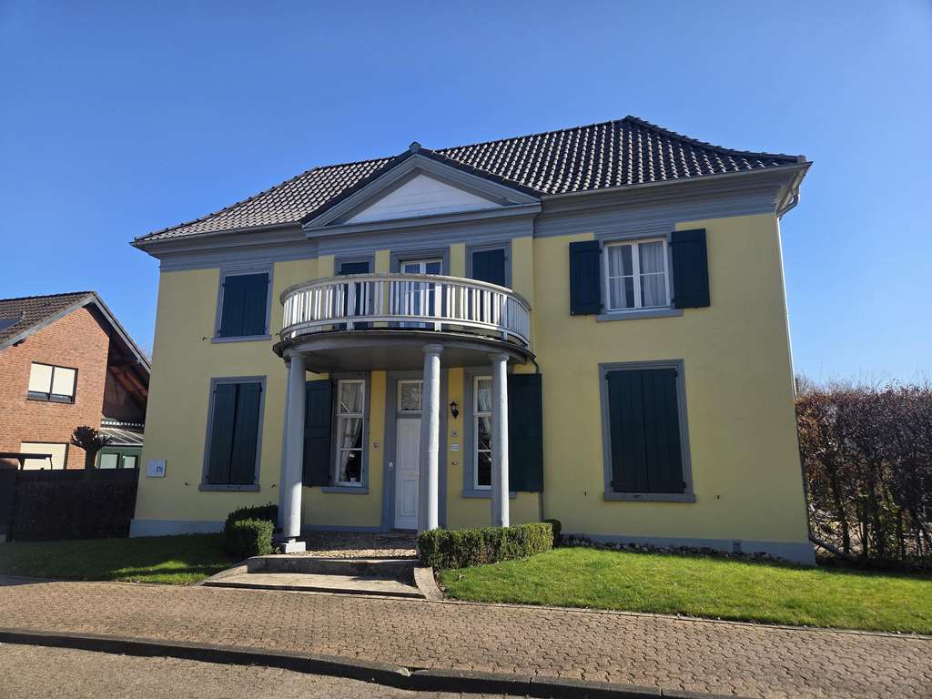 Immobilie in Isselburg - Denkmalgeschütztes freistehendes Wohnhaus mit großem Garten in Anholt - Bild 0