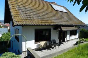 Herrlich gelegenes Einfamilienhaus mit Blick über Saalfeld – Alte Gehegstraße 79, 7318 Saalfeld/Saale – Vorschaubild 1
