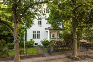 Art Nouveau villa with coach house
HISTORIC CHARM MEETS MODERNITY – Die vollständige Adresse der Immobilie erhältst du vom Anbieter., 14482 Babelsberg Nord, Potsdam – Vorschaubild 4