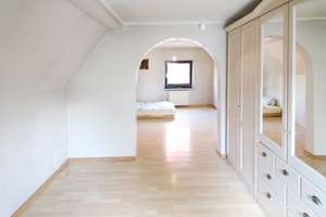 Charmantes Siedlungshaus mit Potenzial in Top-Lage mit großem Grundstück – Die vollständige Adresse der Immobilie erhältst du vom Anbieter., 81829 Trudering-Riem (Ortsteil), München – Vorschaubild 6