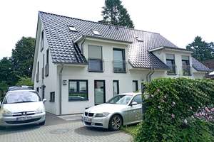 Möblierte Doppelhaushälfte mit Garten, Pool & Kamin in Hamburg-Eidelstedt