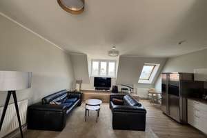 Ruhiges Dachgeschoss-Refugium mit Sonnenterrasse – Muskauer Str. 44, 10997 Kreuzberg, Berlin – Vorschaubild 3
