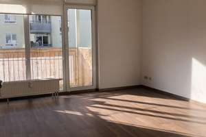 Einbauküche, Neues Badezimmer, Tiefgaragenstellplatz, Balkon & Aufzug – Lion-Feuchtwanger-Straße 25, 39120 Leipziger Straße, Magdeburg – Vorschaubild 1