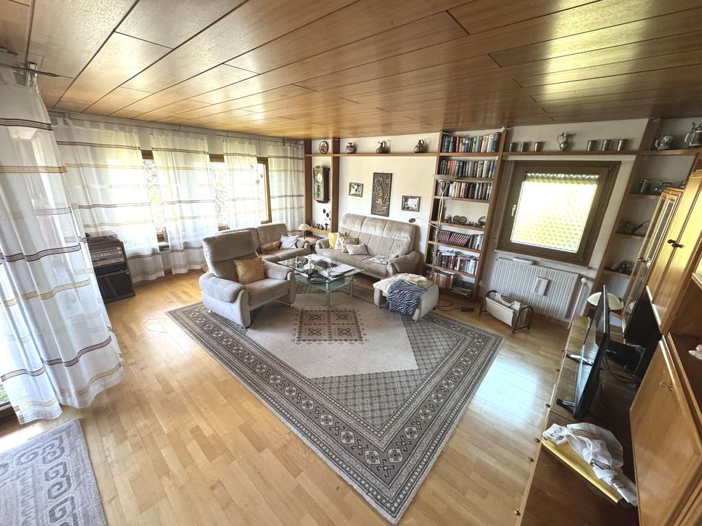Immobilie in Neuffen - Einfamilienhaus mit Einliegerwohnung in begehrter Aussichtslage  - Bild 1